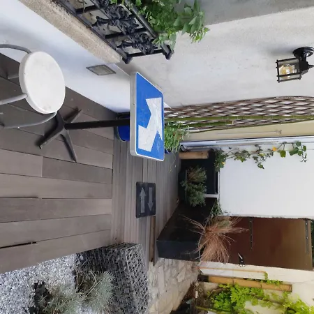 Au Coeur Du Bourget, A Quelques Minutes De Paris : Studio En Rez De Jardin, Semi Privatif. Apartamento *