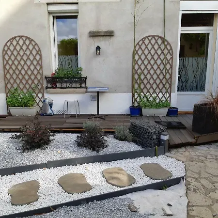Au Coeur Du Bourget, A Quelques Minutes De Paris : Studio En Rez De Jardin, Semi Privatif. Apartamento *